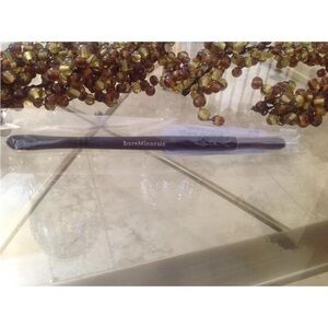 BareMinerals Double-Ended Lid Line & Crease Brush - Black handle. Sealed!